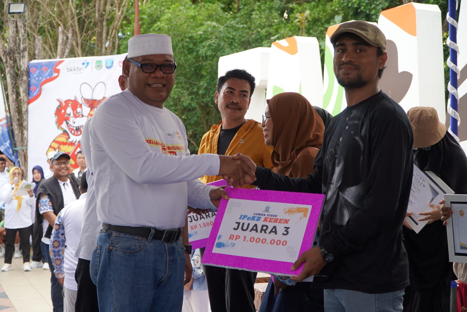 Pj Gubernur Memberikan Apresiasi Pada BKKBN Maluku Utara