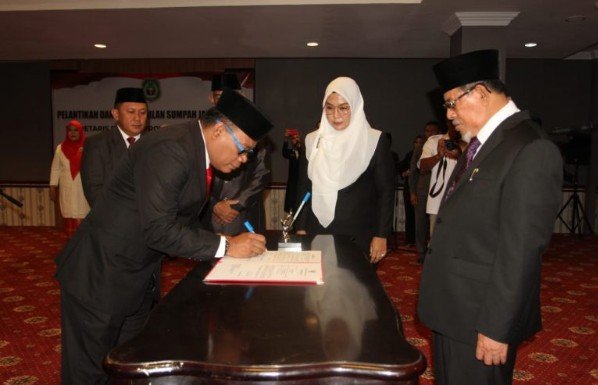 Gubernur Lantik Sekda Malut