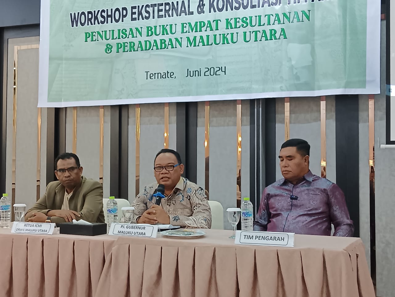 Hadiri Workshop Eksternal dan Konsultasi Tim Ahli Penulisan Buku 4 Kesultanan & Peradaban di Maluku Utara, Pj Gubernur Berikan Sejumlah Bobotan