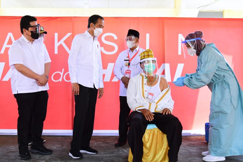 PRESIDEN JOKOWI PASTIKAN DISTRIBUSI VAKSIN MERATA HINGGA KE PELOSOK