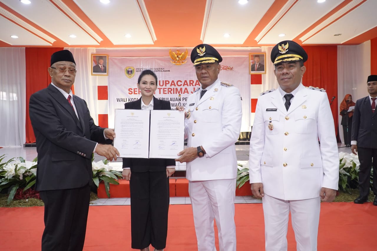 Gubernur Malut Hadiri Serah Terima Jabatan Wali Kota Tidore Kepulauan