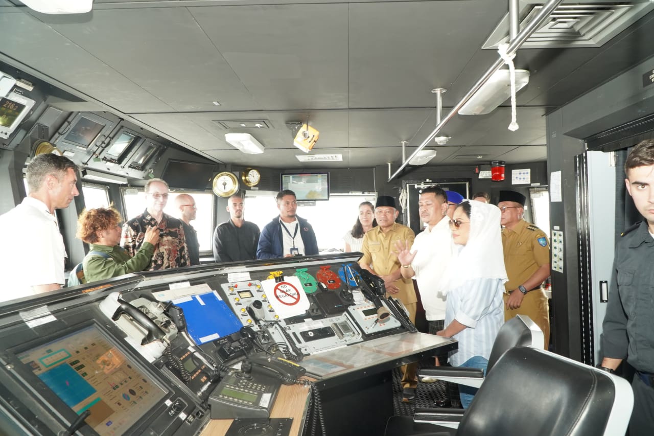Open Ship, Kapal Perang Spanyol F-104 "Mendez Nunez" Didatangi Wagub Malut